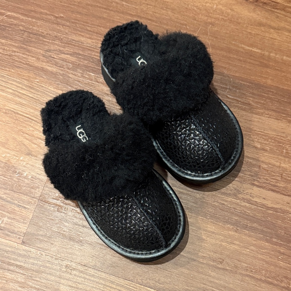 UGG Black Heart Textured Slippers with Fuzzy Trim